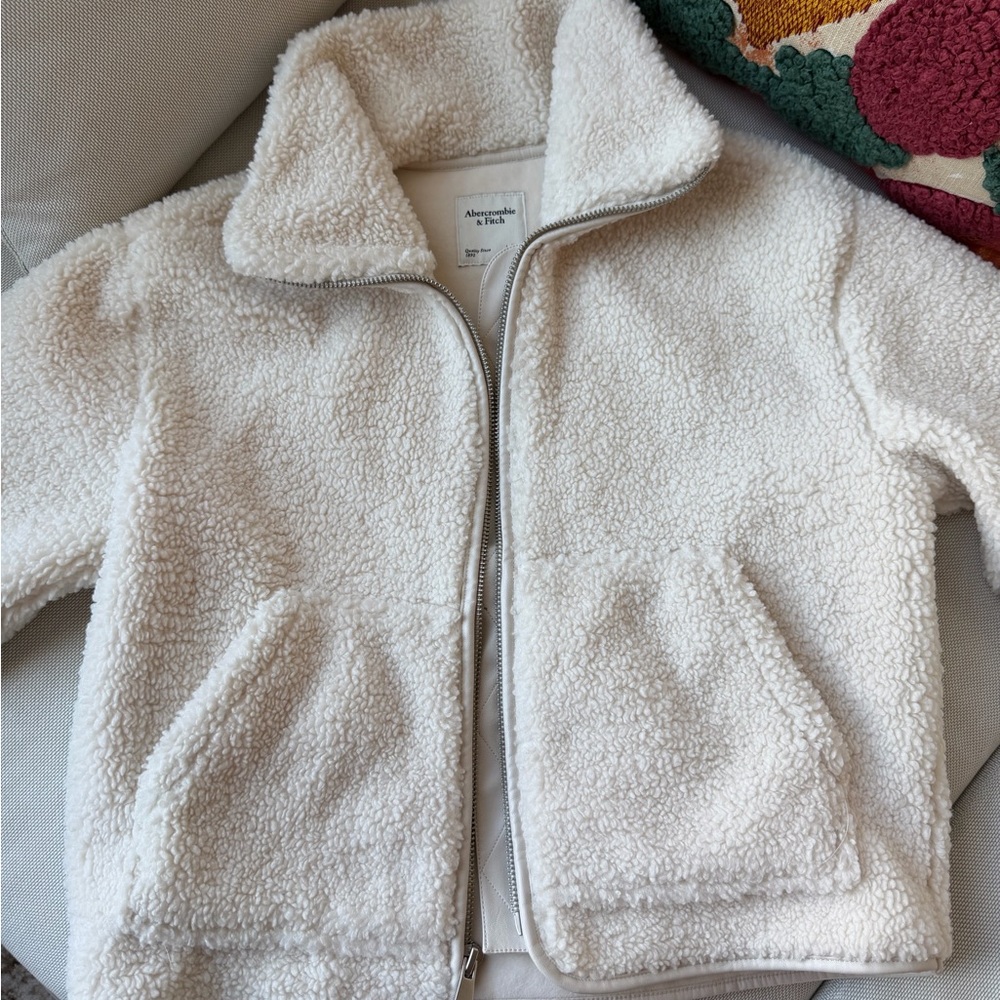$150 Abercrombie & Fitch Cream Sherpa Zip Jacket